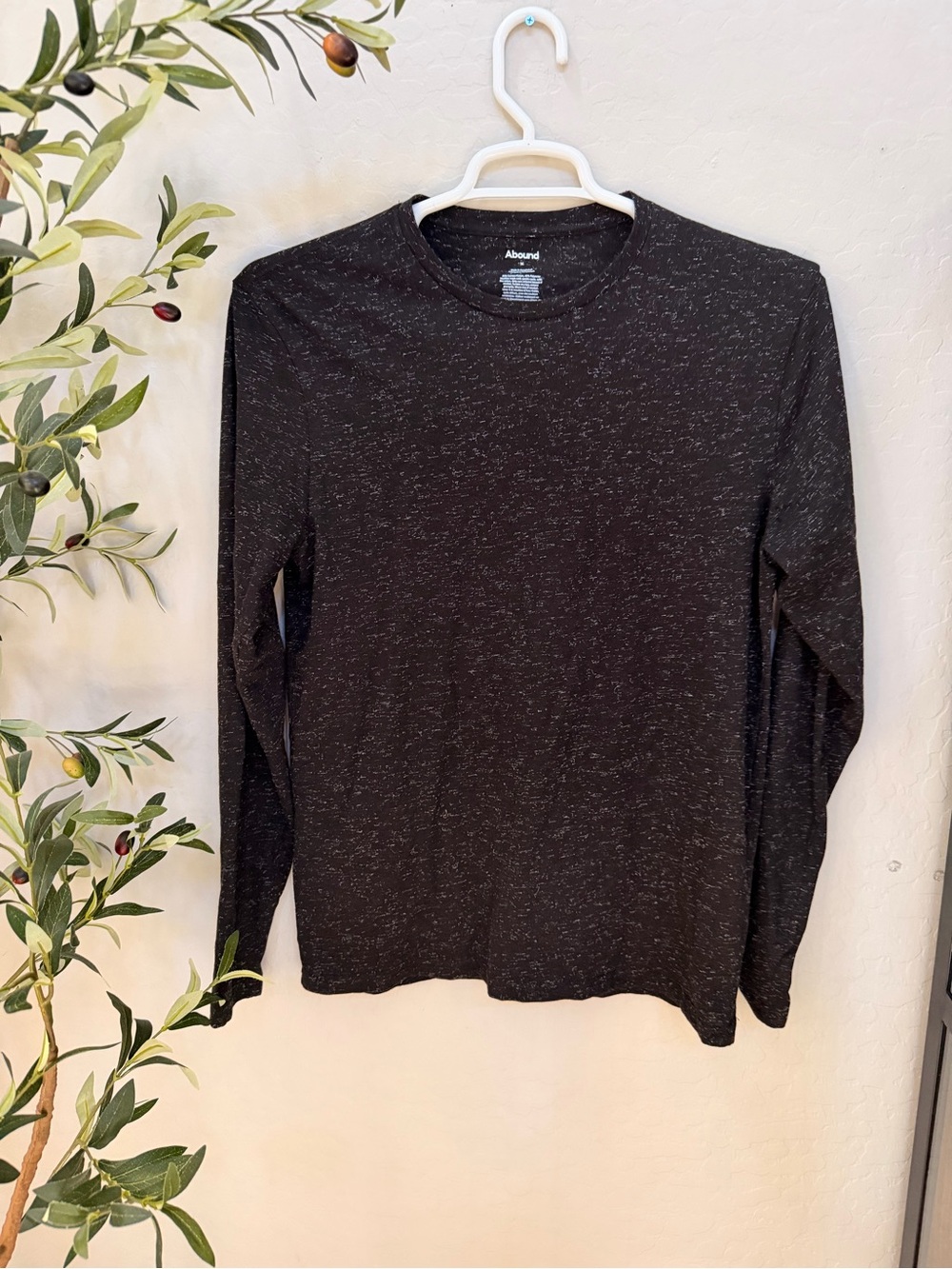 Abound Men's Black Heather Long Sleeve Crew Tee
